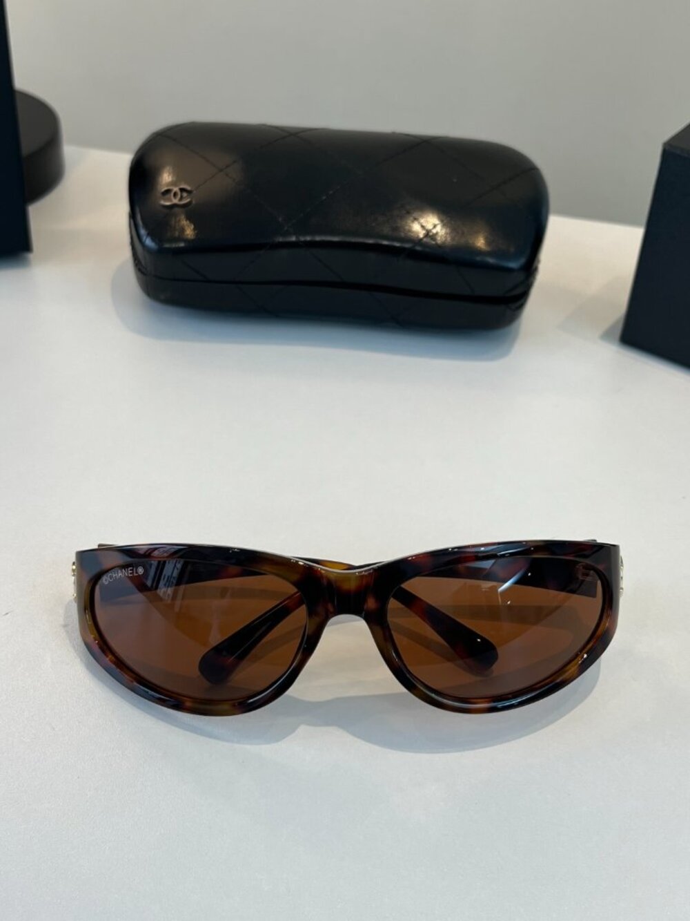 Vintage Chanel gold logo sunglasses - Picture 7 of 10